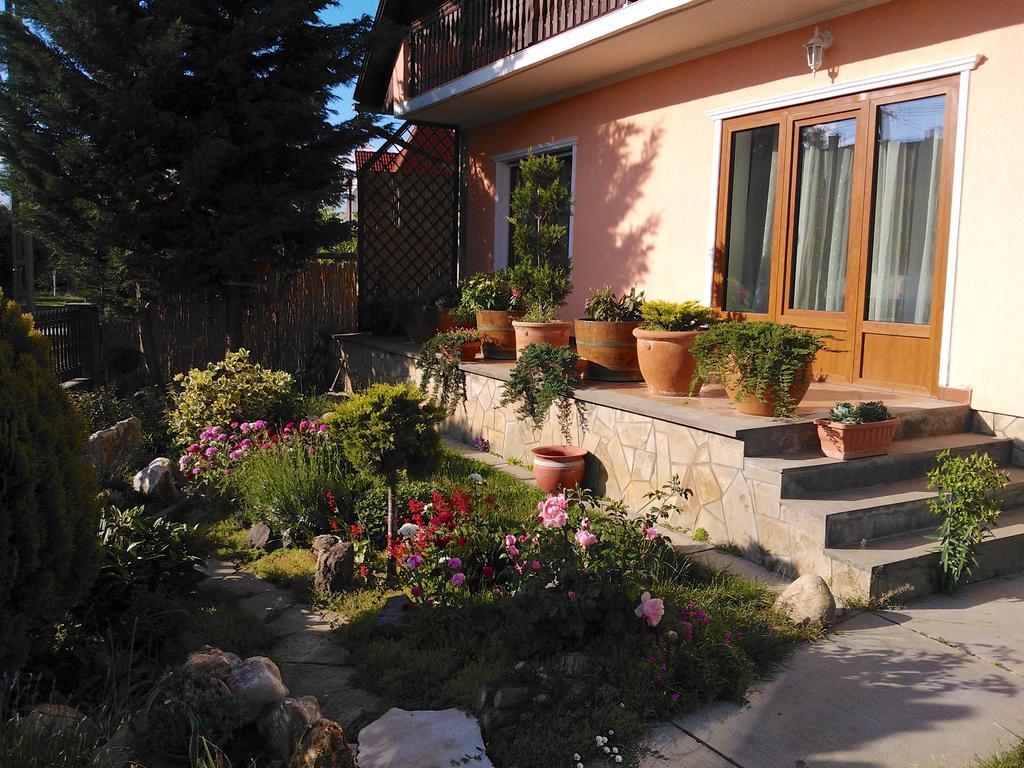 Valentin Vendeghaz Hotel Balatonlelle Buitenkant foto