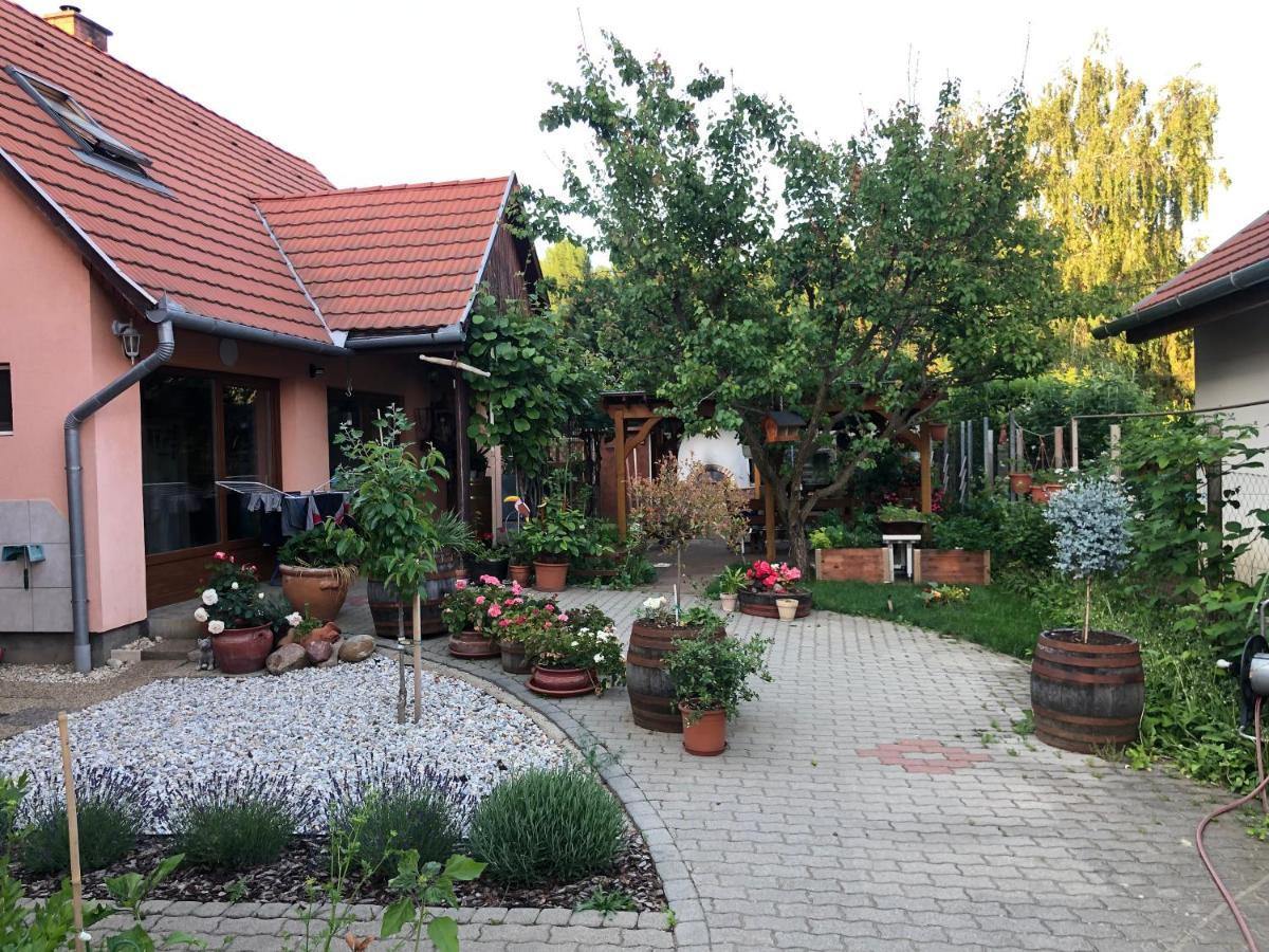 Valentin Vendeghaz Hotel Balatonlelle Buitenkant foto