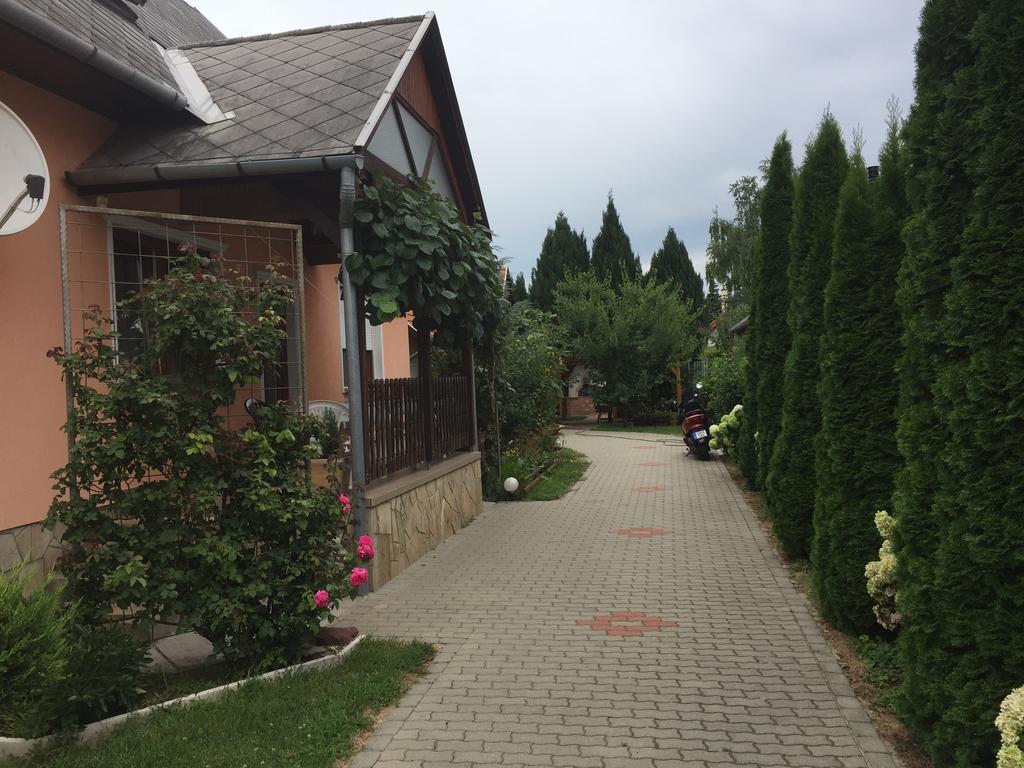Valentin Vendeghaz Hotel Balatonlelle Buitenkant foto