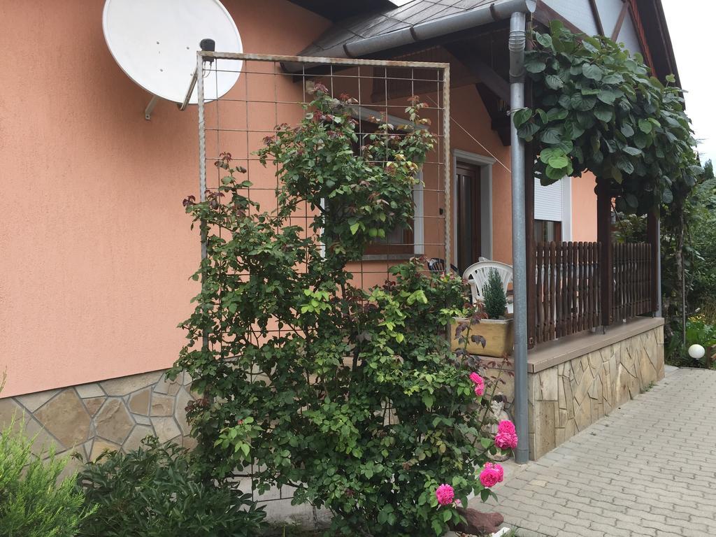Valentin Vendeghaz Hotel Balatonlelle Buitenkant foto