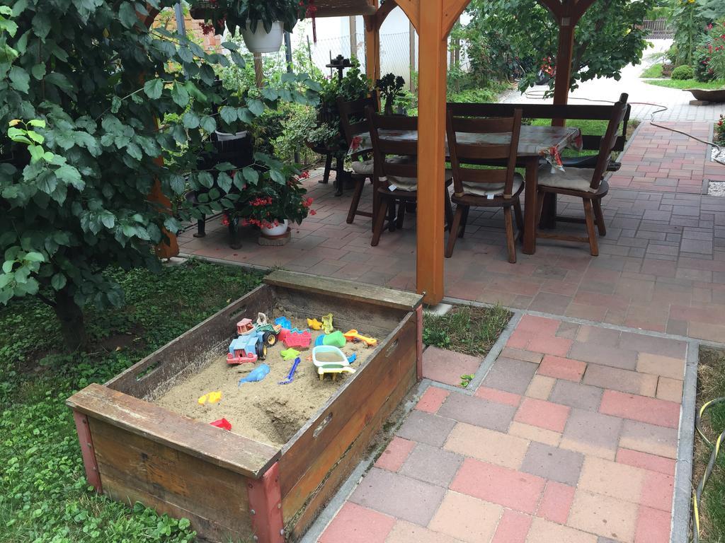 Valentin Vendeghaz Hotel Balatonlelle Buitenkant foto